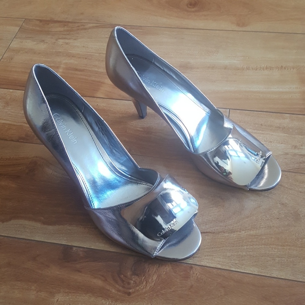 Calvin Klein Silver Heels size 7 (#s15)